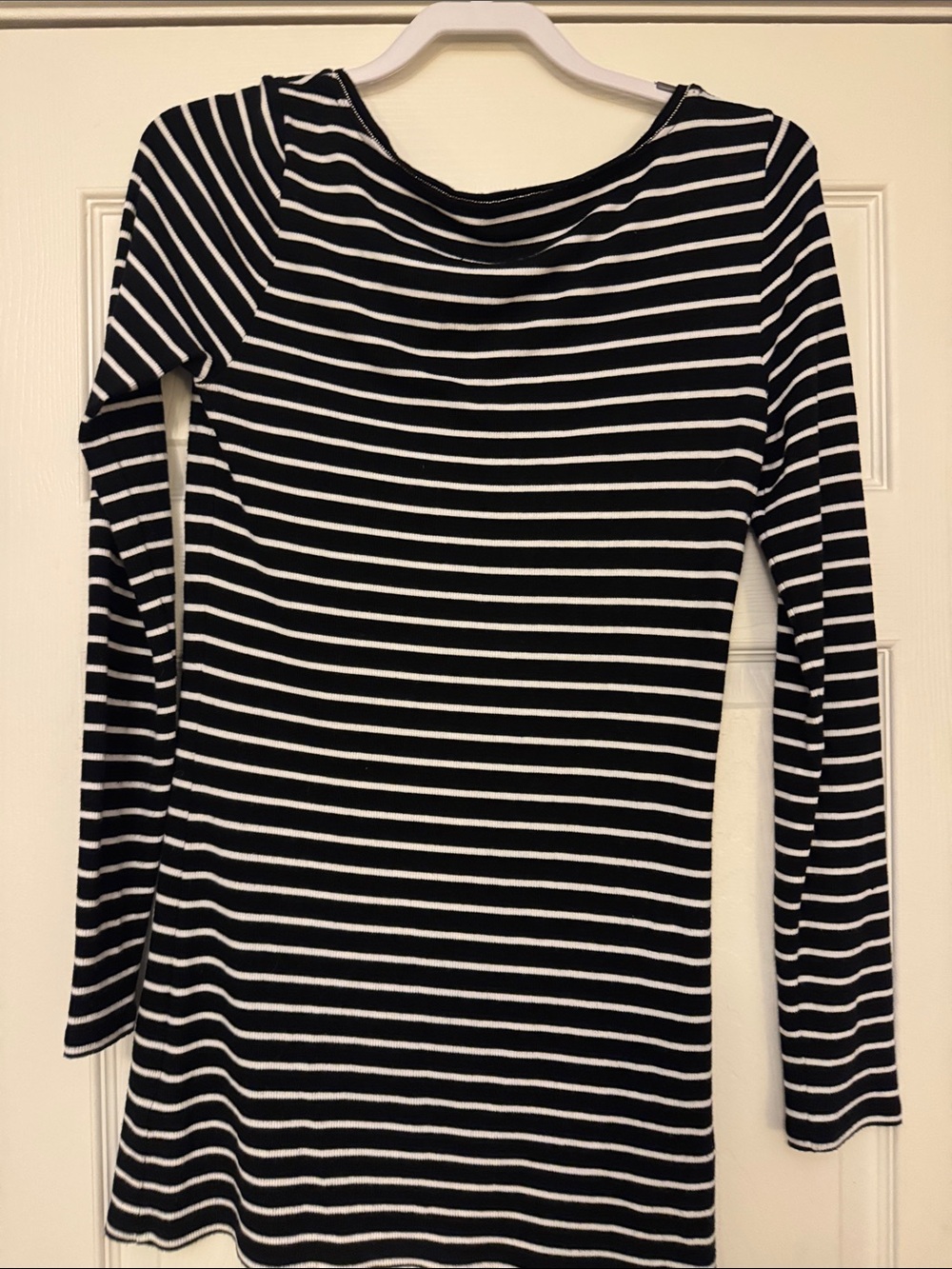 EUC White House Black Market Black and White Long Sleeve Shirt in size medium - Picture 3 of 4